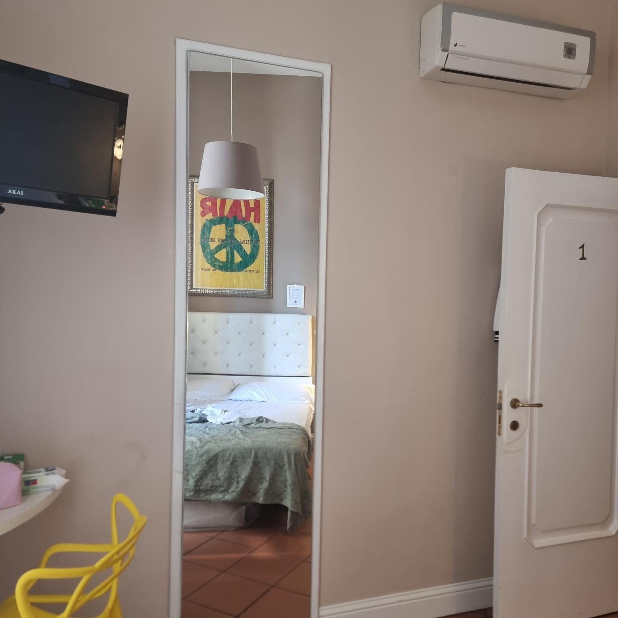 Bed Morelli 49 , Chiaia Naples Luaran gambar